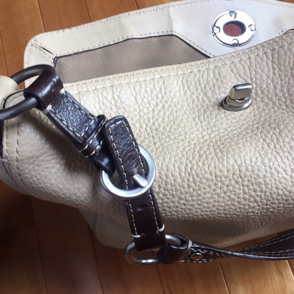 Coach Cream Shoulder Bag - Picture 7 of 11